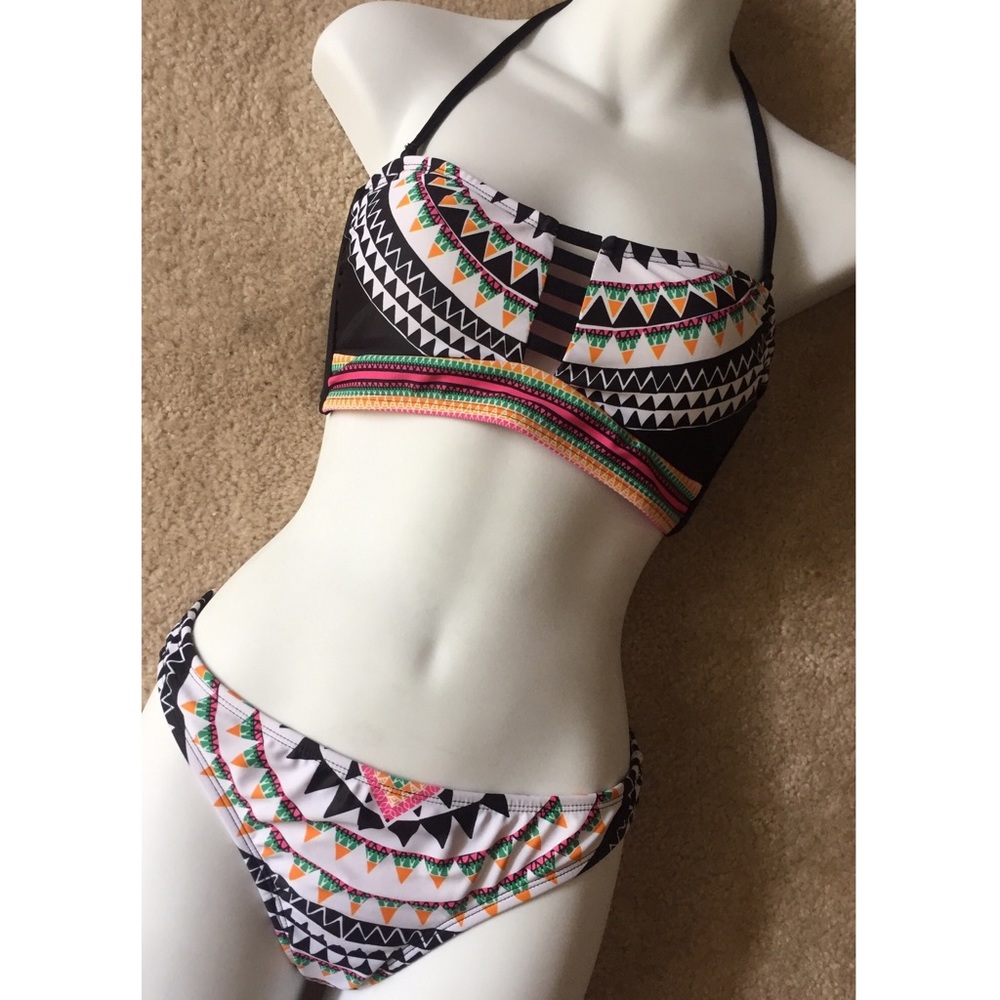 { patterned bikini } - Picture 3 of 6