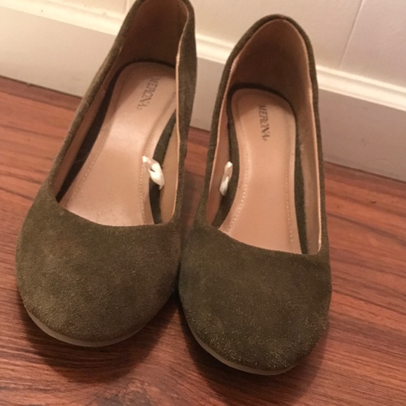 Faux suede olive wedges - Picture 3 of 4