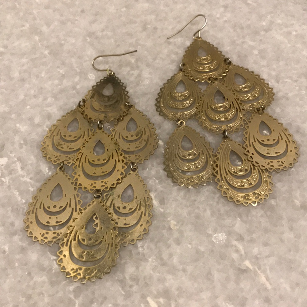 BEAUTIFUL gold toned earrings