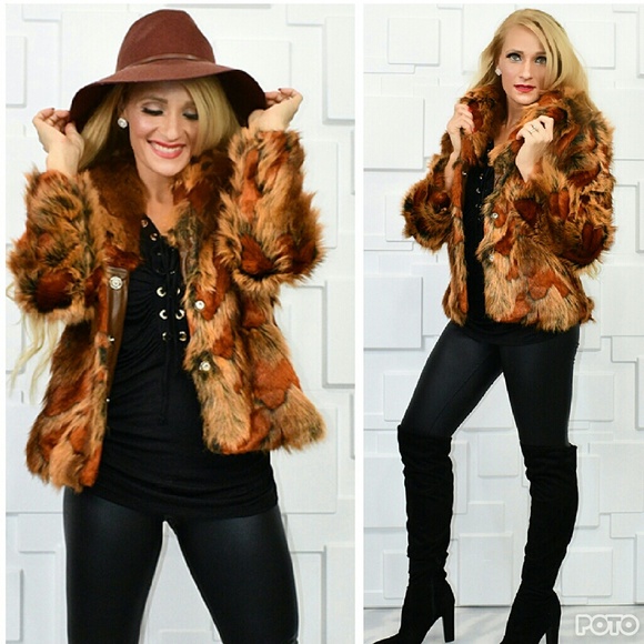 GORGEOUS FAUX FUR COAT - Picture 2 of 4