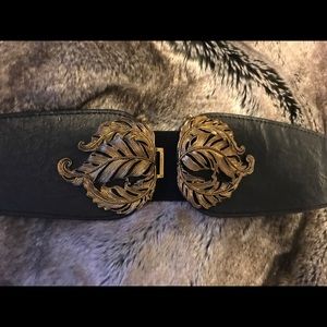 Gold detail front close elastic belt