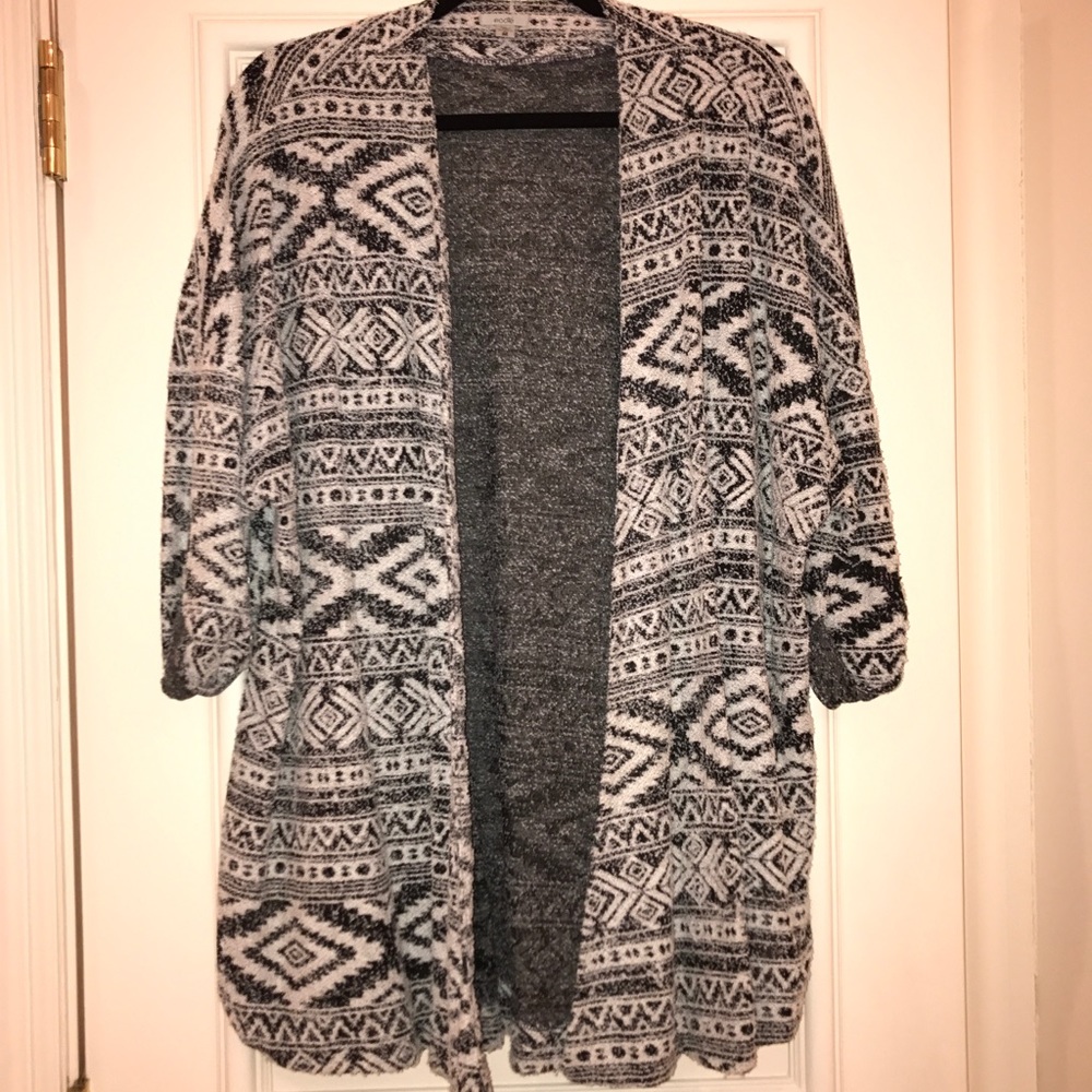 Ecoté White and Black Patterned cardigan