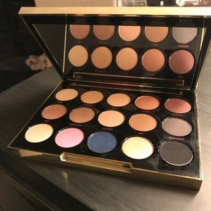 Urban Decay Gwen Stafani eyeshadow palette