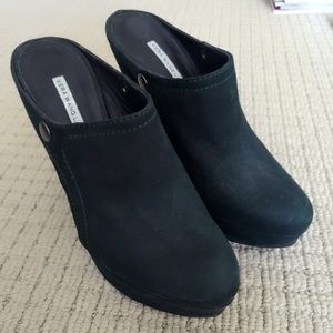 Size 6 Dark Green Vera Wang Lavender Heels