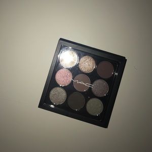 Mac never used eye shadow palette