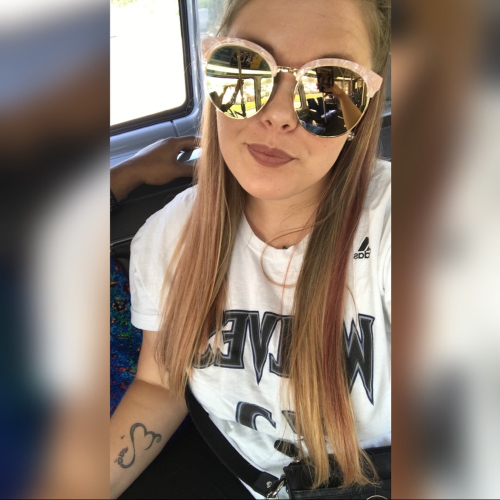 Meet your Posher, Cassandra