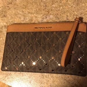 Michael kors medium clutch