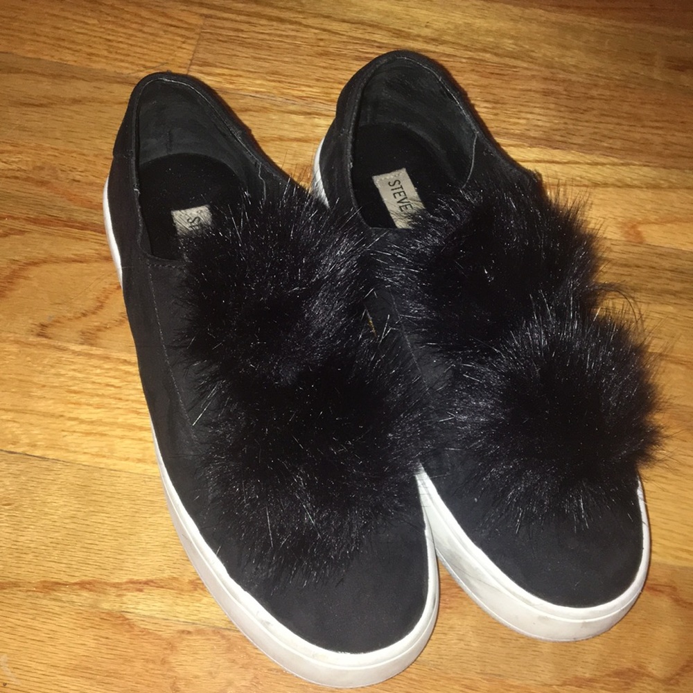Steve Madden sneakers with Pom poms!