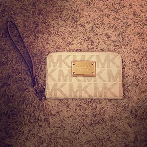Michael Kors wristlet