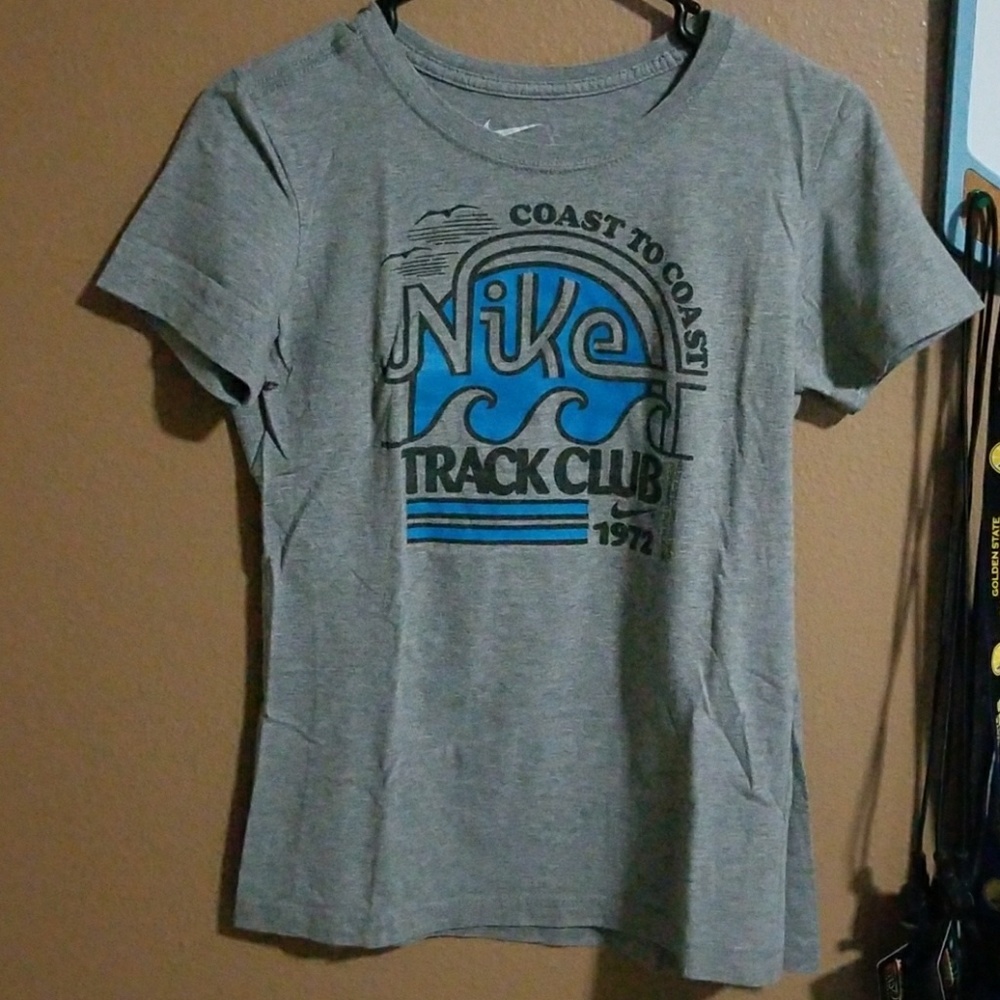 Nike Women's Shirt