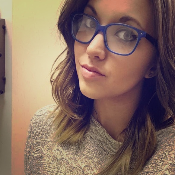 Meet your Posher!💙💜 - Picture 1 of 1