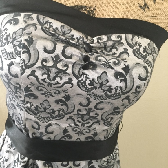 Gray and Black Damask strapless dress 🔥size 5 - Picture 2 of 6