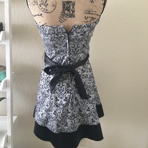 Gray and Black Damask strapless dress 🔥size 5 - Picture 3 of 6