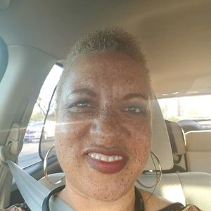 Meet your Posher, Dionne