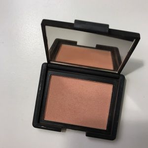 NARS blush in Madly