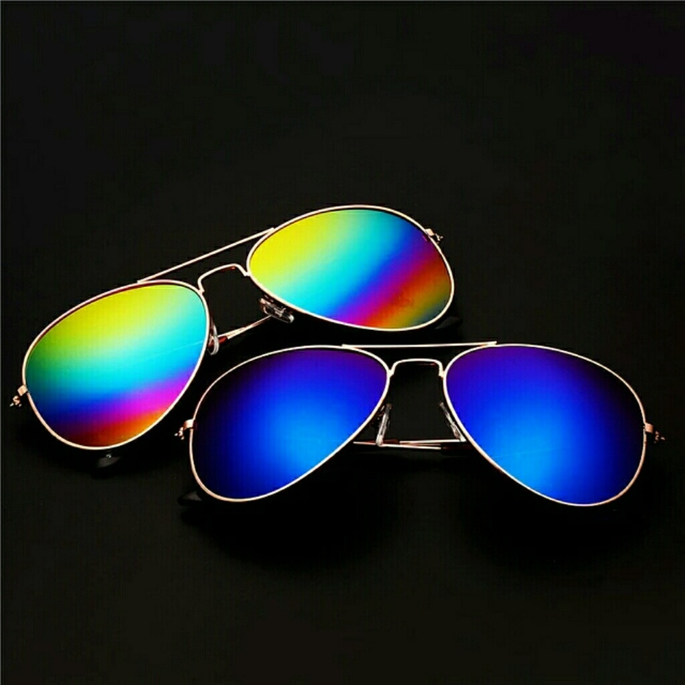 Gold Framed Aviator Sunglasses