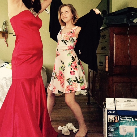 Dress - Picture 3 of 3