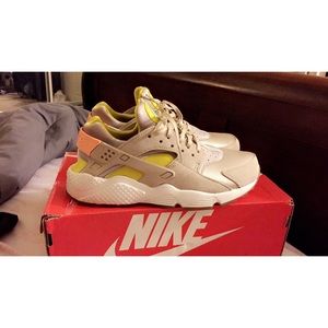 Women's Nike Huaraches
