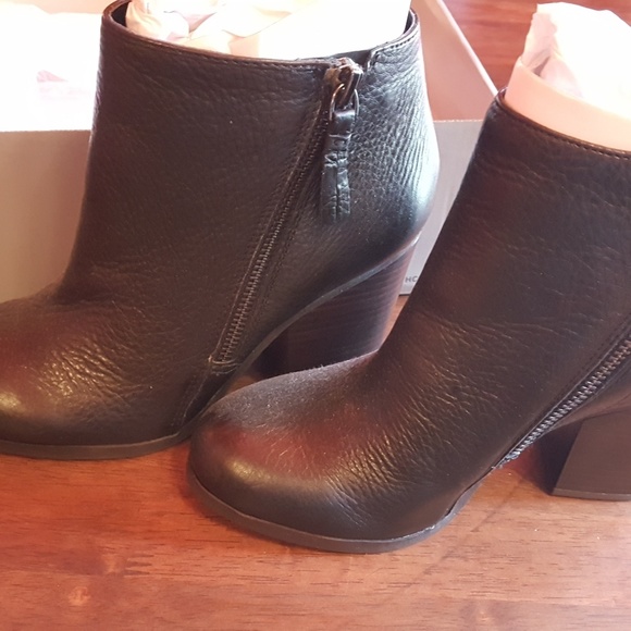 BRAND NEW Kenneth Cole Reaction Might Win - Picture 1 of 5