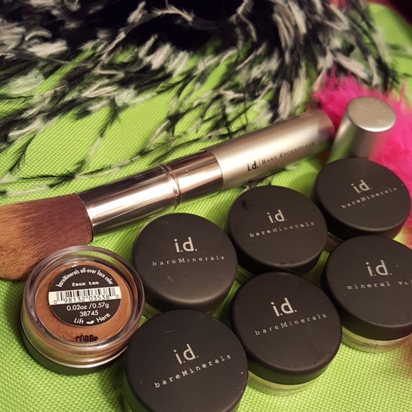 bareMinerals Other - I.d. Bare minerals weightless powder faux tan. bareMinerals Other - I.d. Bare minerals weightless powder faux tan.