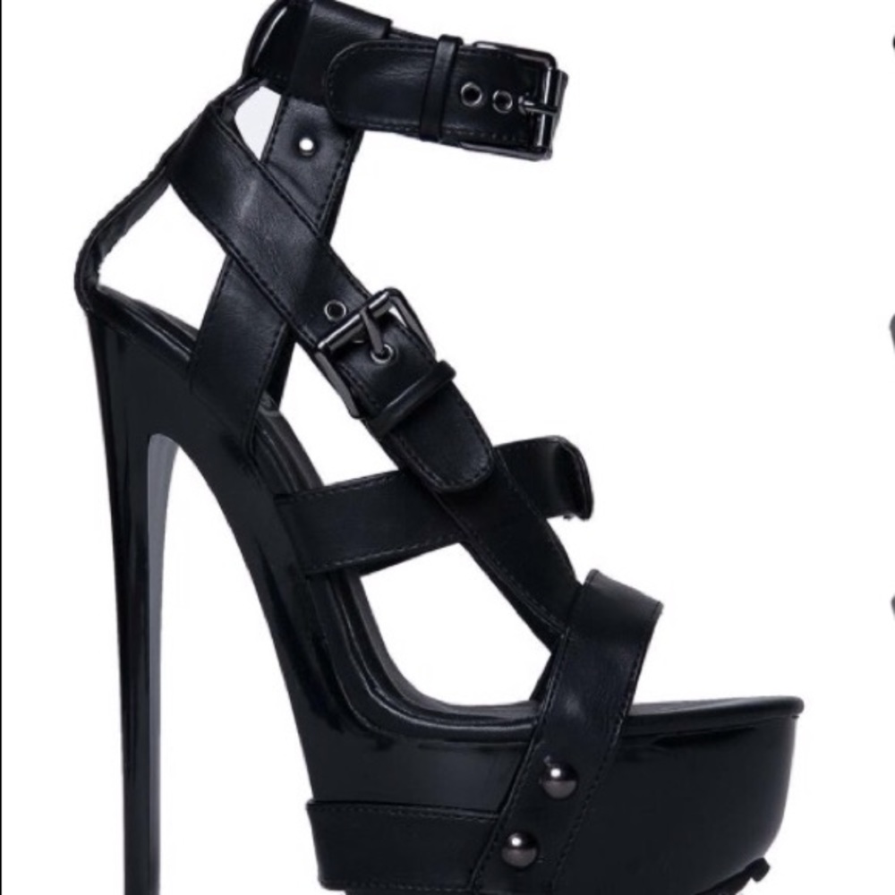 YRU Platform Heels. Size 7.