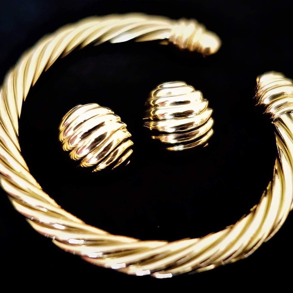 18K Gold Twisted Open End Bracelet and Earrings