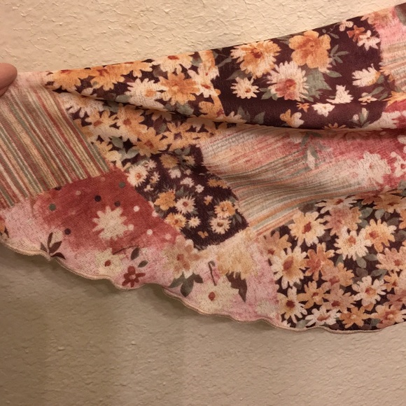 Floral top - Picture 3 of 3