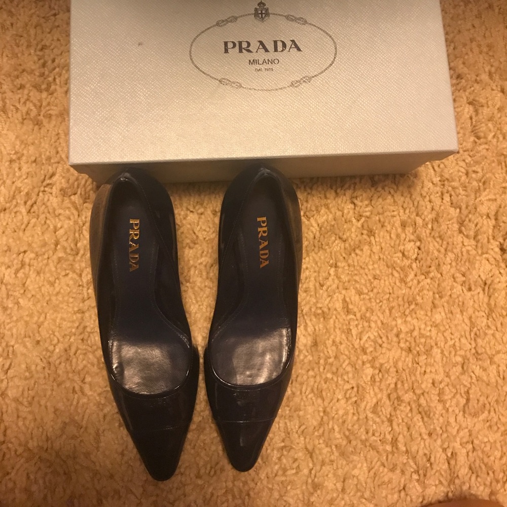 Pointed toe heels