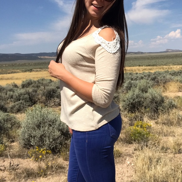 Tops - << Oatmeal Crochet Off The Shoulder Top Shirt >>