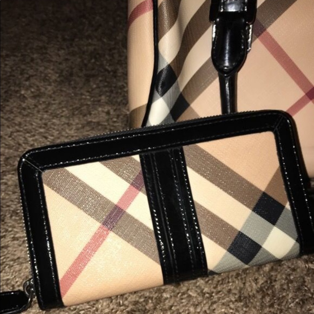Matching 'Nova Check' Wallet