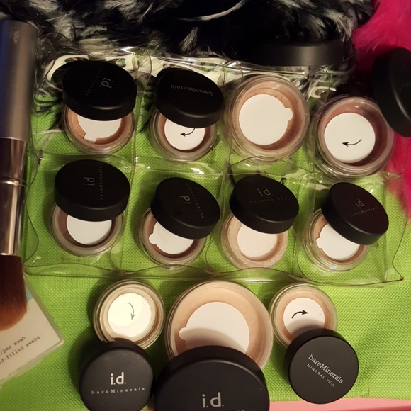 I.d.bare minerals weightless powder face bundle. - Picture 2 of 8