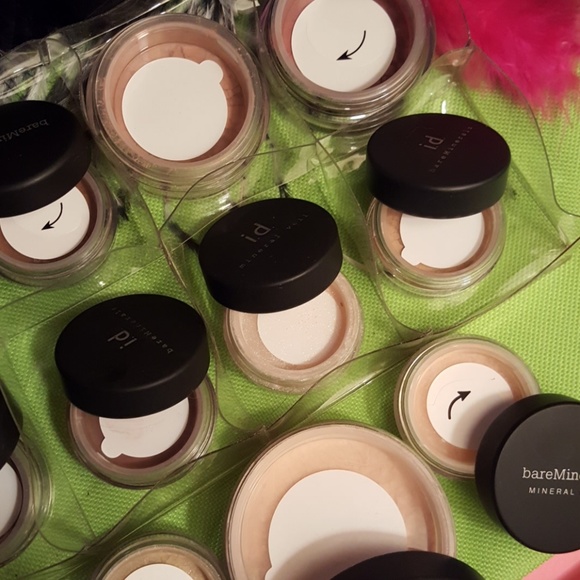 I.d.bare minerals weightless powder face bundle. - Picture 4 of 8