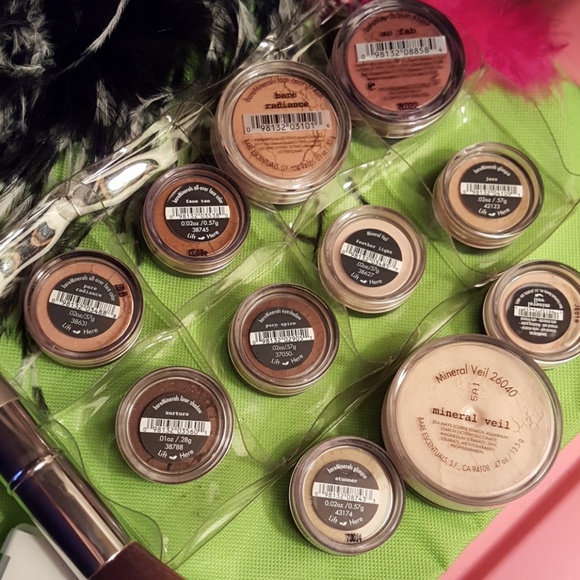 I.d.bare minerals weightless powder face bundle. - Picture 5 of 8