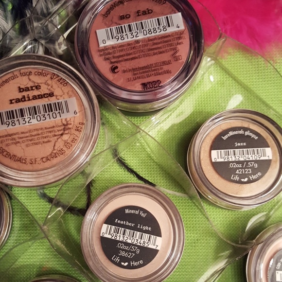 I.d.bare minerals weightless powder face bundle. - Picture 7 of 8