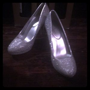 Silver sparkle Worthington high heels