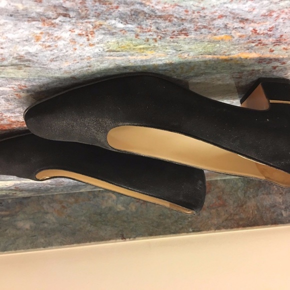 Salvatore Ferragamo black suede pumps, gold detail - Picture 5 of 7