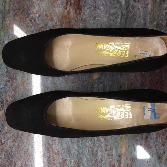 Salvatore Ferragamo black suede pumps, gold detail - Picture 3 of 7