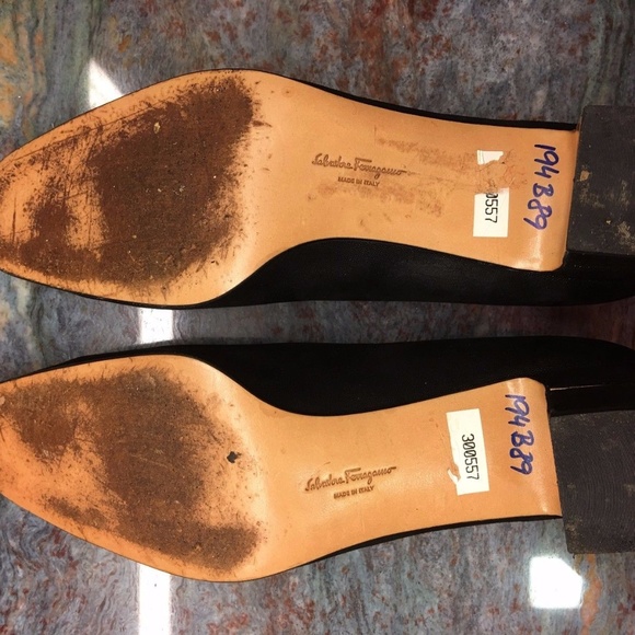 Salvatore Ferragamo black suede pumps, gold detail - Picture 6 of 7