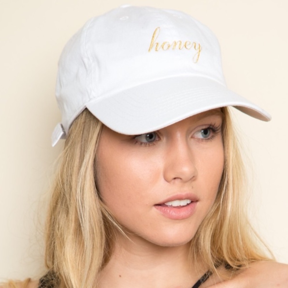 ✨RARE BRANDY MELVILLE HAT