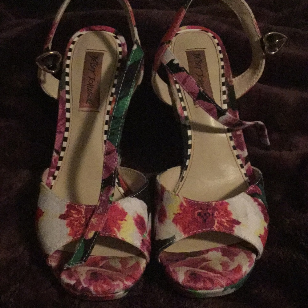 High heels - Picture 2 of 2