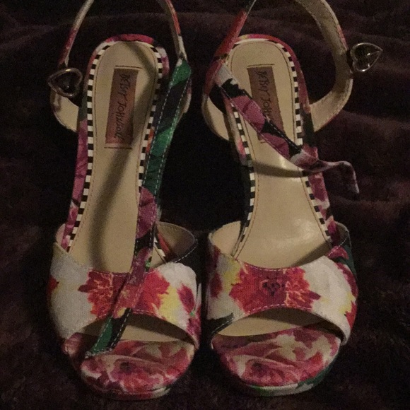 High heels - Picture 2 of 2