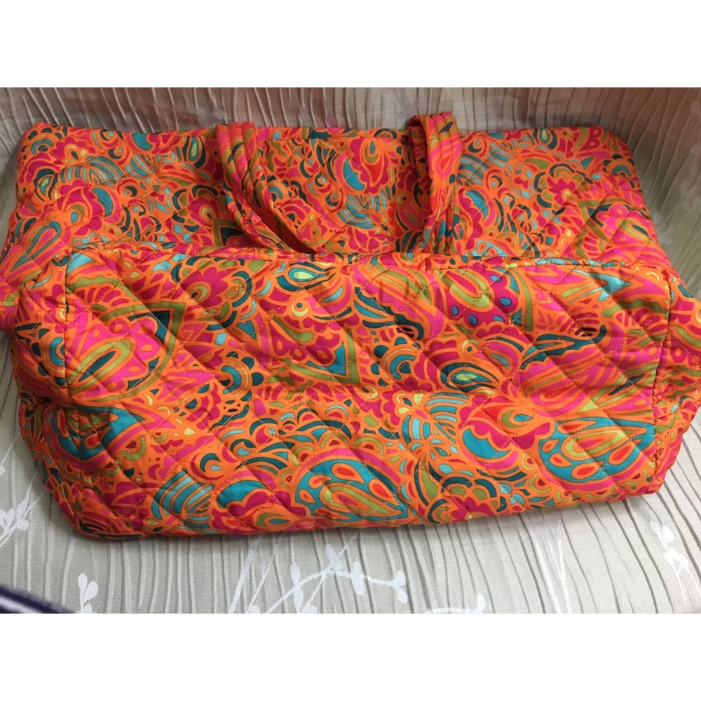 Large Pattern Tote - Picture 3 of 6