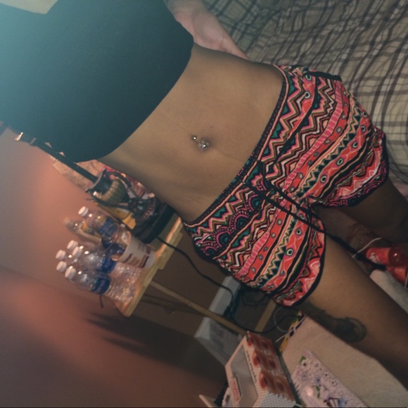 Cool patterned and multi colored shorts - Picture 1 of 2