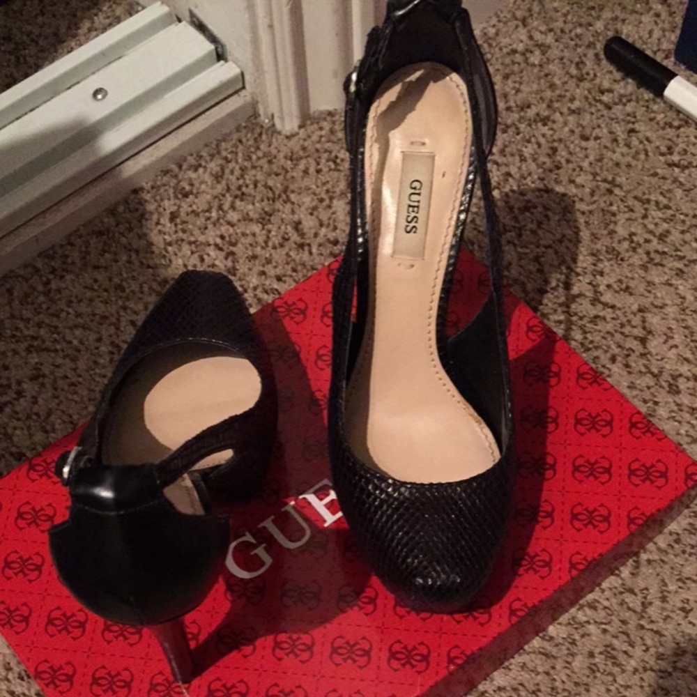 Black high heels by Guess!