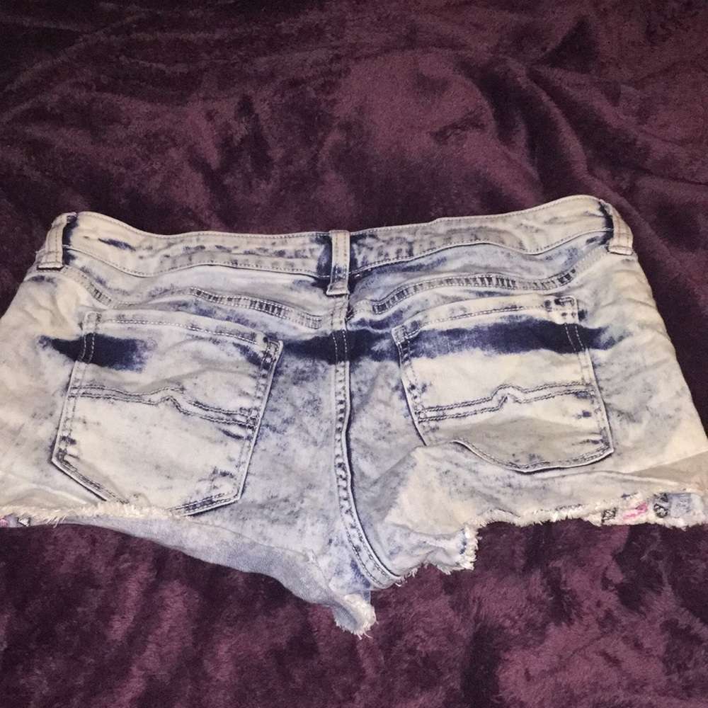 Shorts - Picture 2 of 3