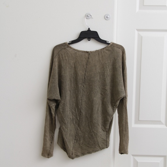 Free People Santa Cruz V-Neck Top Moss - Picture 4 of 6