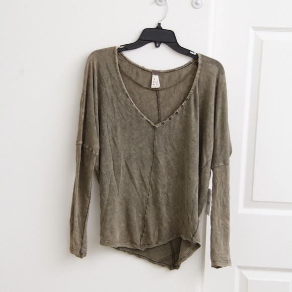 Free People Santa Cruz V-Neck Top Moss - Picture 2 of 6