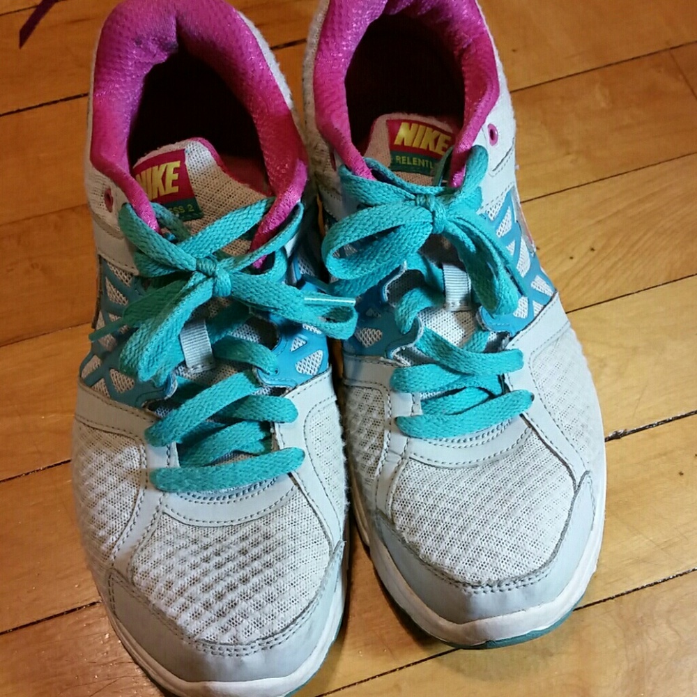 Nike Women's Athletic Relentless 2 Size 8.5