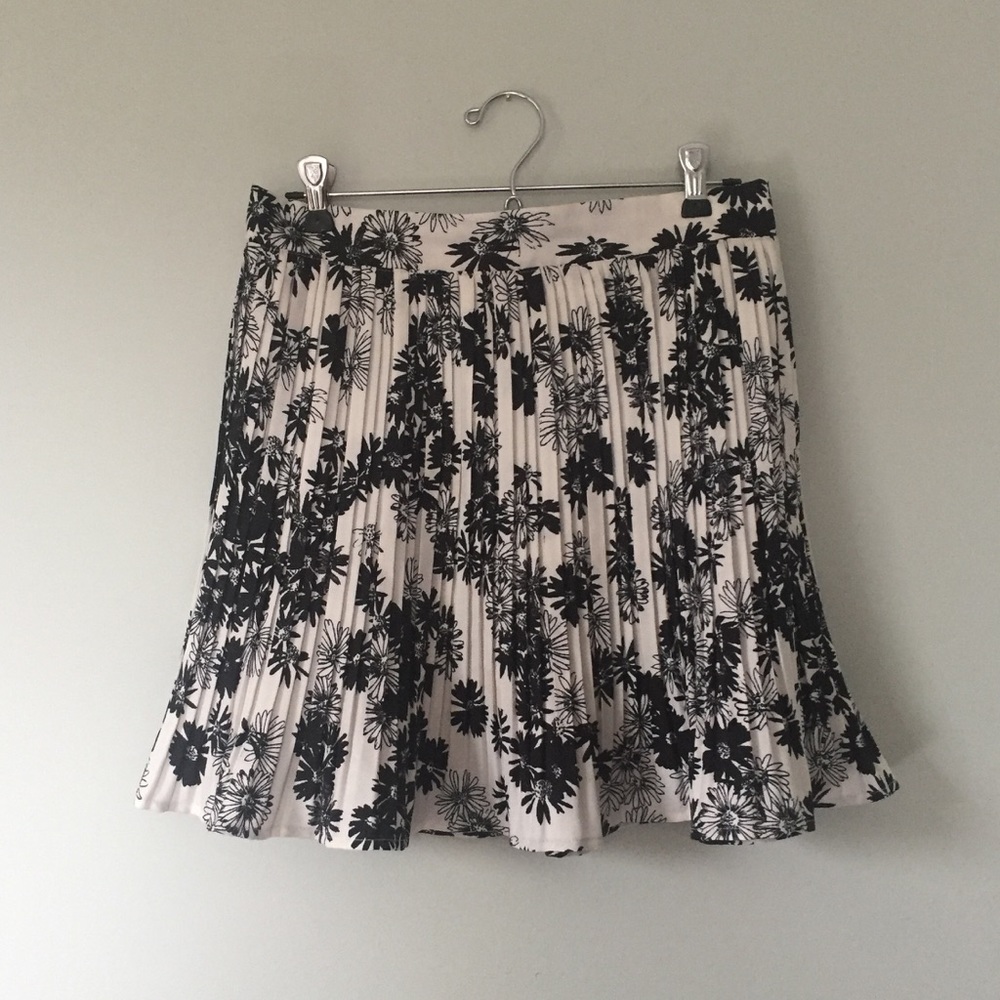 Black and white Pleated Floral Skirt