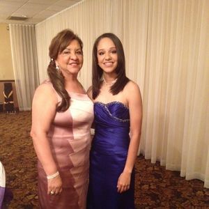 Meet your Posher, Estela